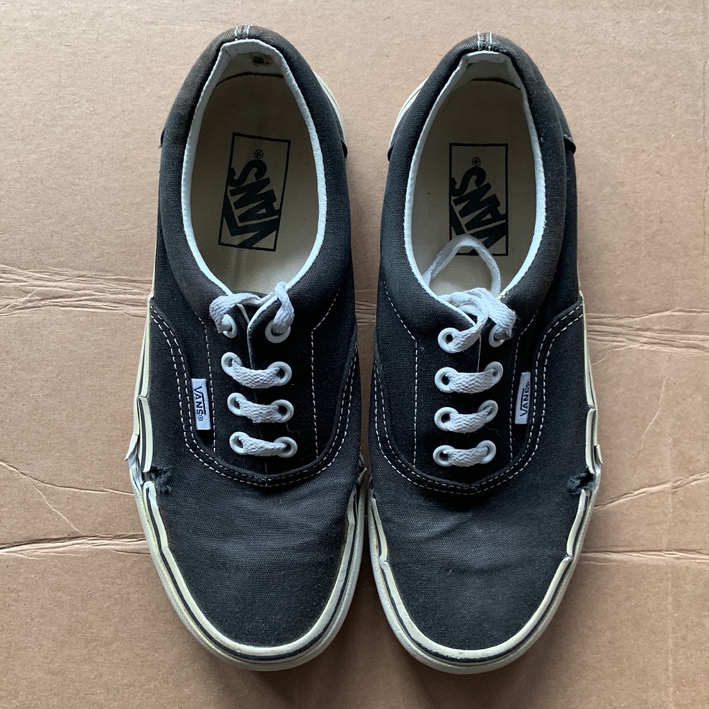 Classic Vans Authentic in Black